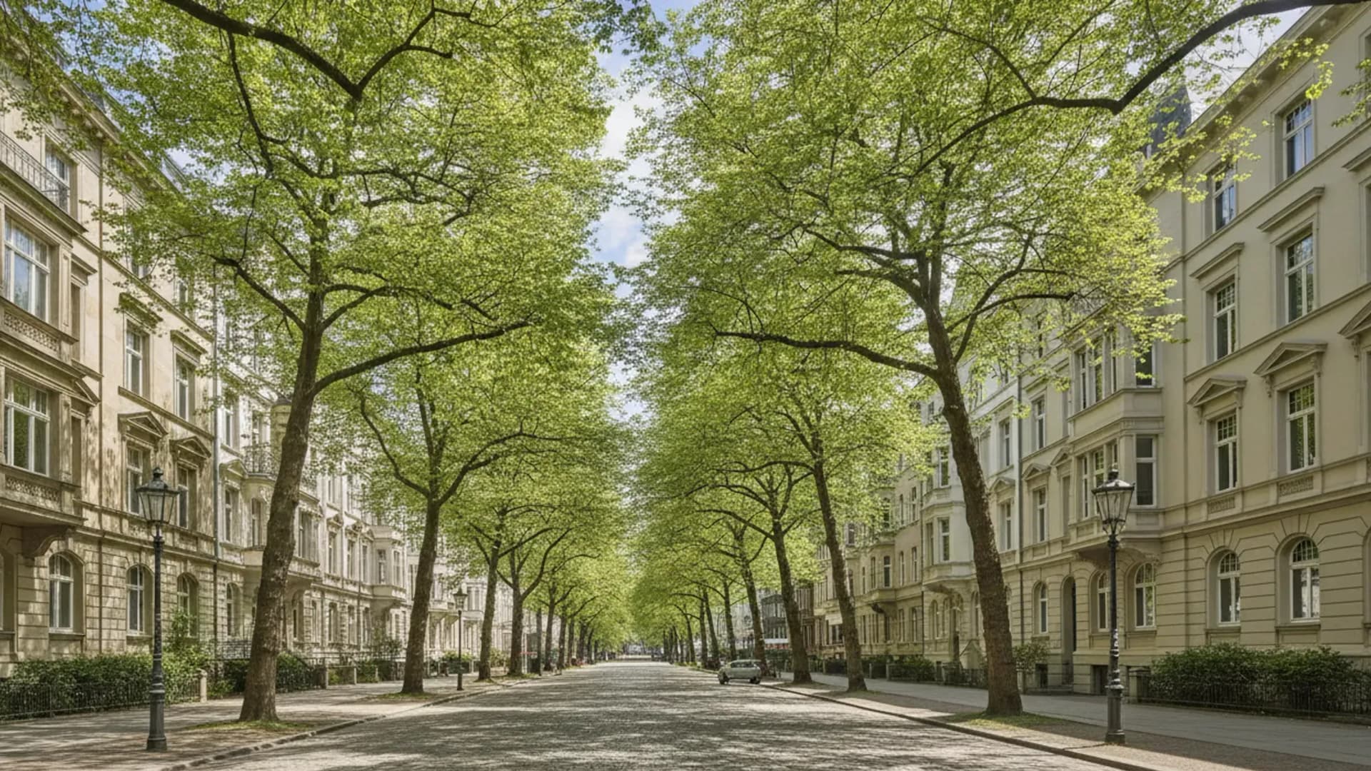 Gründerzeit-Stadthäuser an der baumbestandenen Rothenbaumchaussee in Hamburg-Rotherbaum, KI-generiert