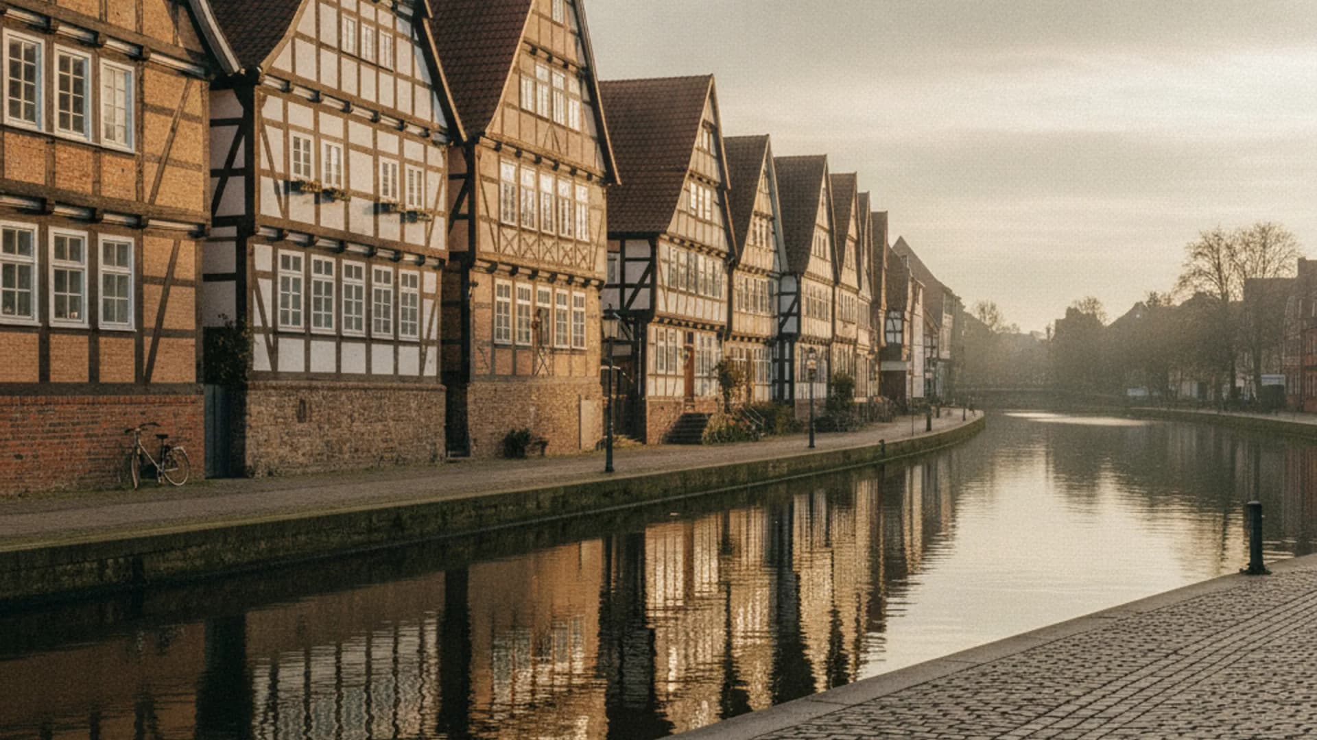 Fachwerkzeile der Bergedorfer Altstadt an der Bille in Hamburg-Bergedorf