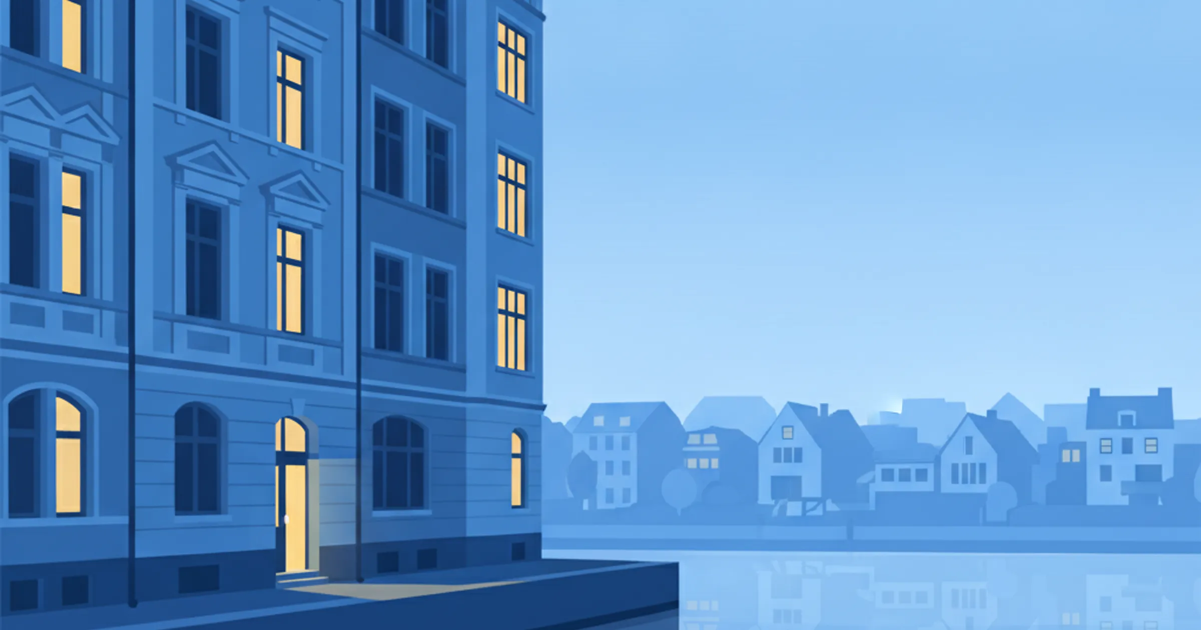 Gründerzeit-Eckhaus am Hamburger Alsterufer in der blauen Stunde, eine erleuchtete Haustür steht offen, jenseits des Wassers eine Reihe kleiner Einfamilienhäuser mit Giebeln
