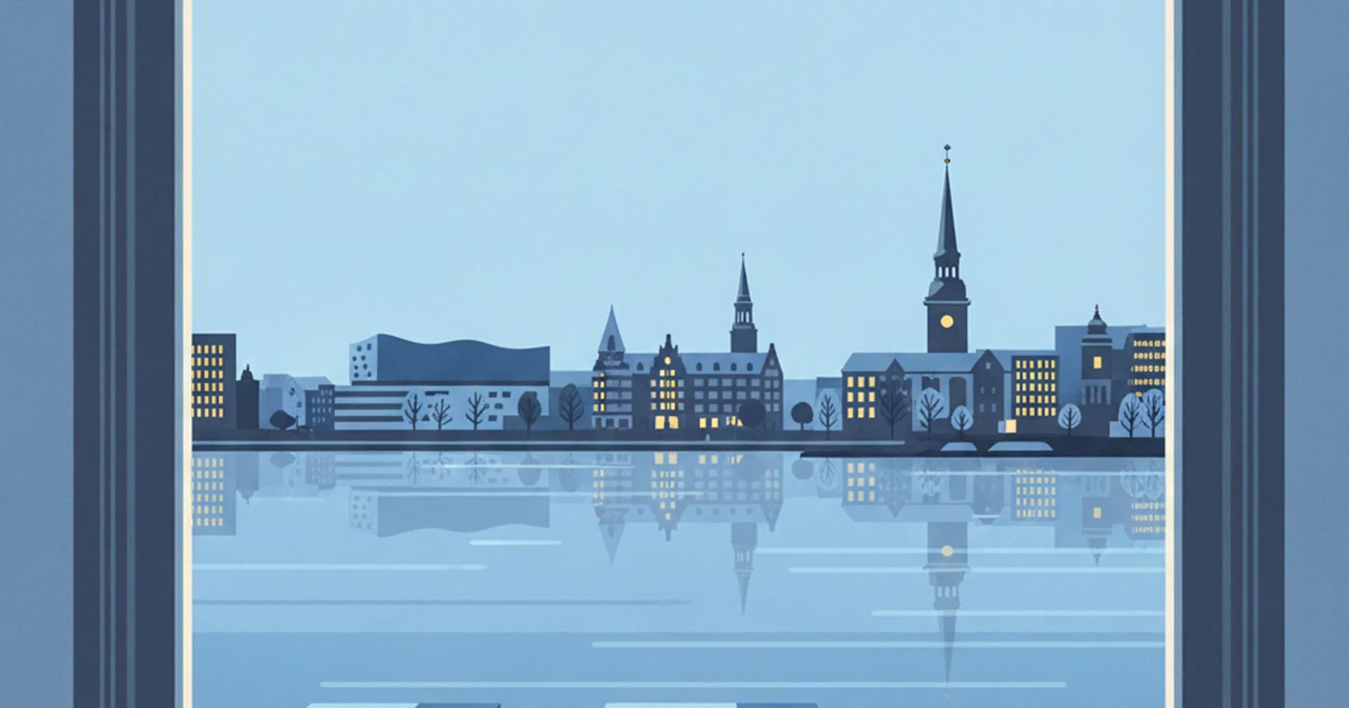 Blick durch ein Altbaufenster über die Alster auf die Hamburger Stadtsilhouette in ruhigen Blautönen, Türme und Kontorhäuser spiegeln sich im Wasser